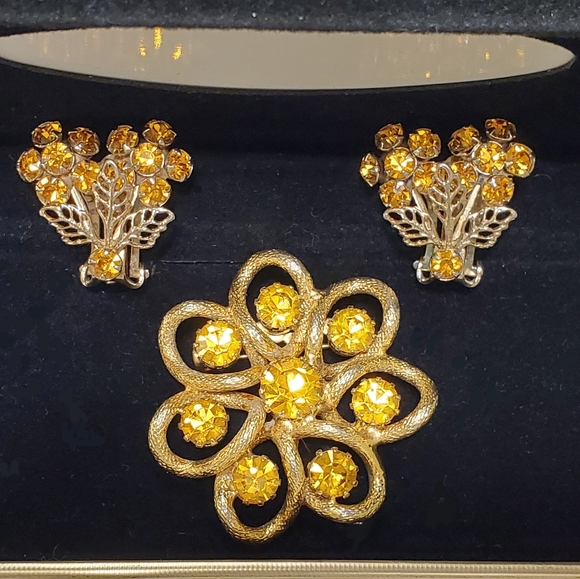 Vintage Jewelry Set Rhinestones, Earrings Rhinestones Yellow, Brooch Rhinestones - Picture 4 of 11
